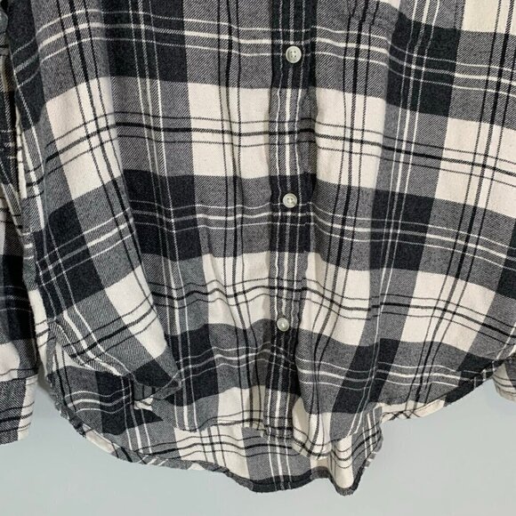 American Eagle black white plaid collared long sleeve button front shirt - Picture 5 of 10